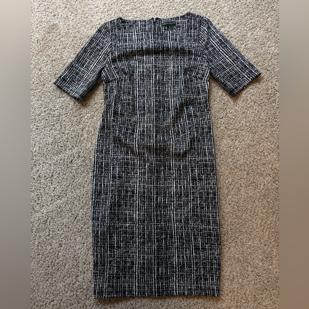 A Pea in the Pod Black and White Printed Maternity Sheath Dress in Medium